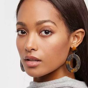 🐆Acrylic Tortoise Hoops!